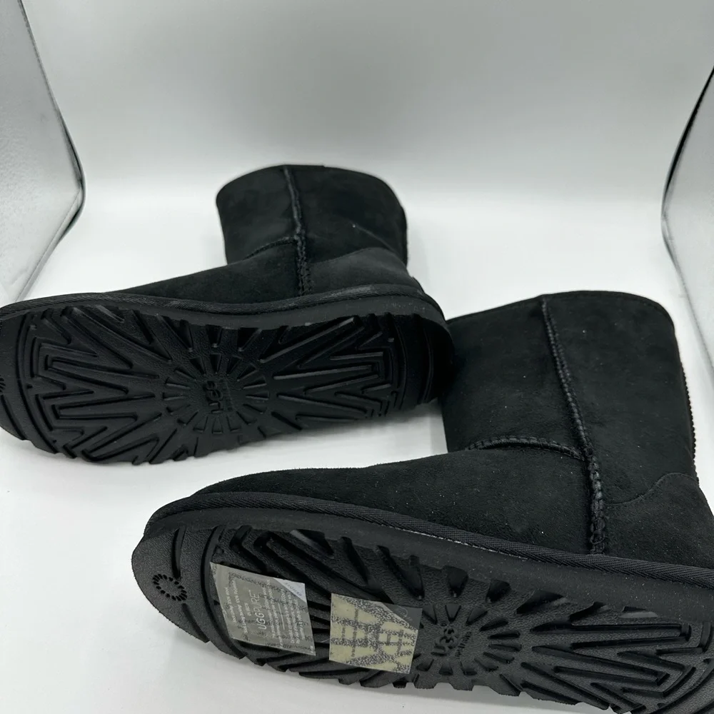 Uggs - Picture 2 of 3